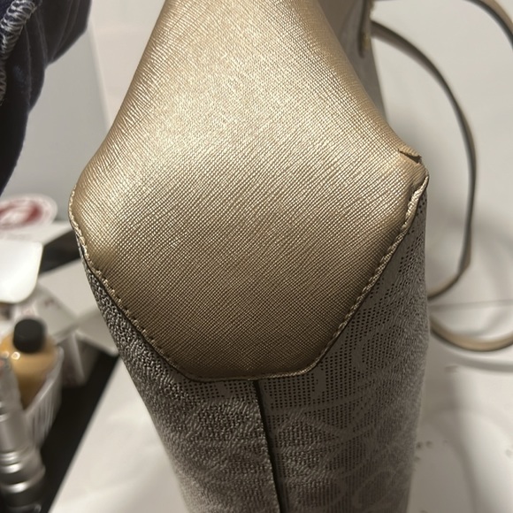 Calvin Klein large Signature and Gold Tone Tote - Picture 4 of 10